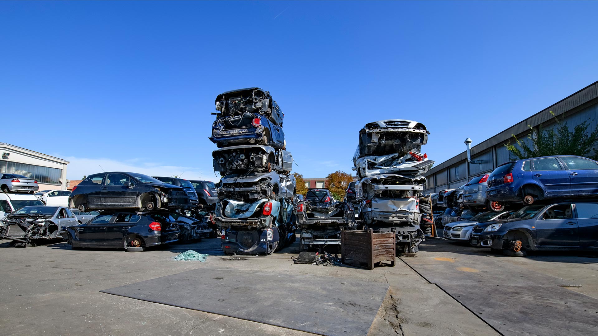 RADIAZIONE VEICOLI CON FERMO AMMINISTRATIVO inutilizzabili, VERI E PROPRI ROTTAMI